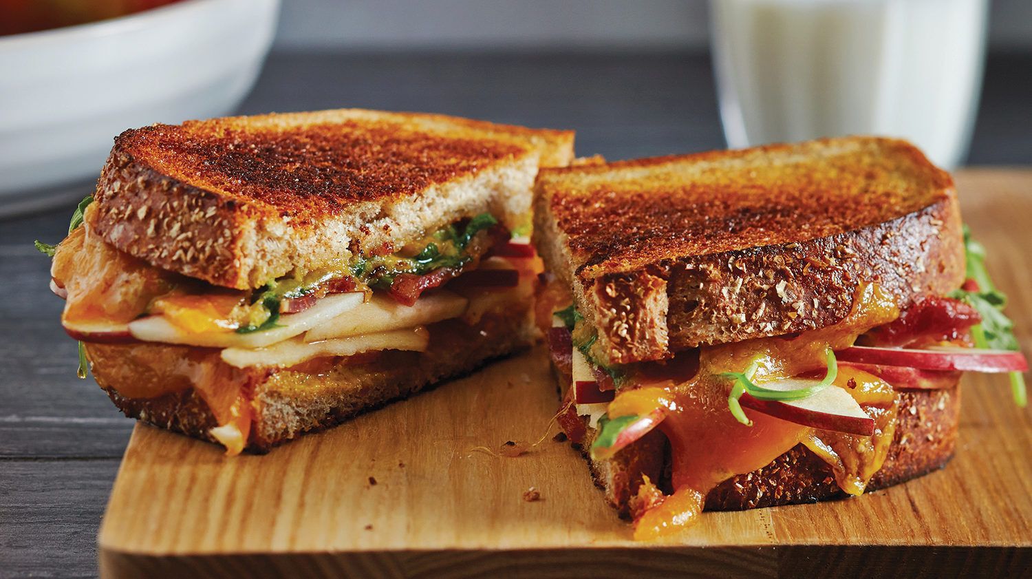 Grilled Cheddar, Bacon & Apple Sandwiches